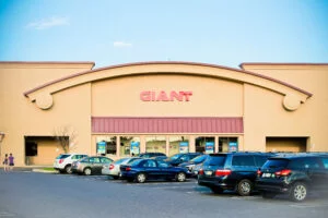Exterior of a Giant grocery store