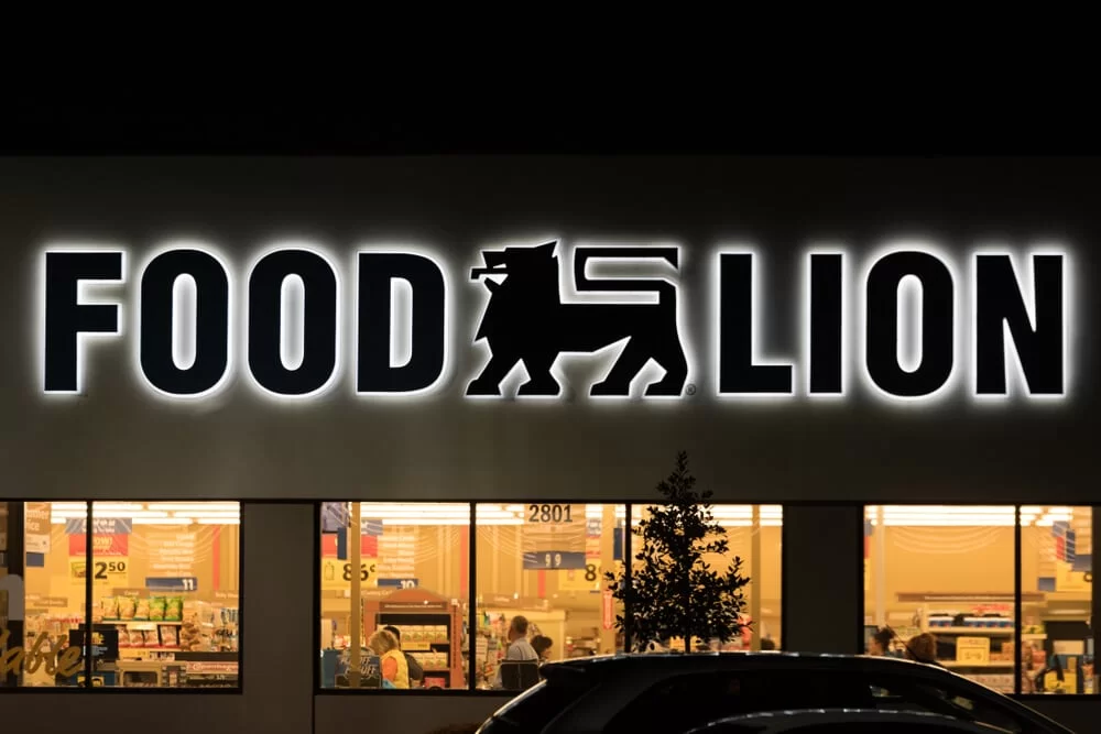 A Food Lion at night where people can get their checks cashed late.