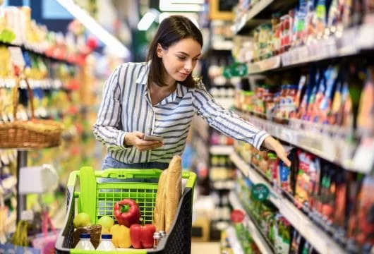Woman grocery shopping at a store that accepts start checks