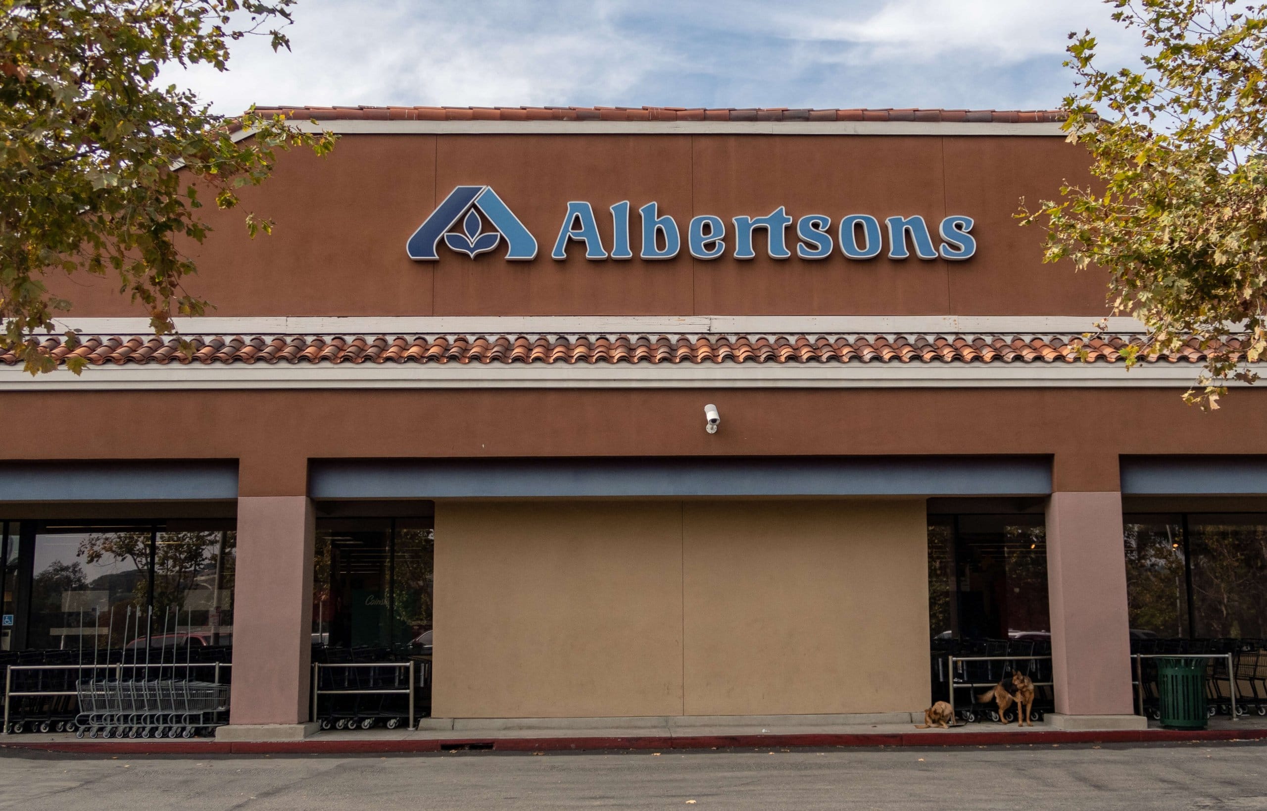 An Albertsons grocery storefront