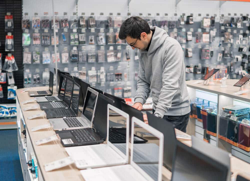 Man shopping for a computer with bad credit computer financing