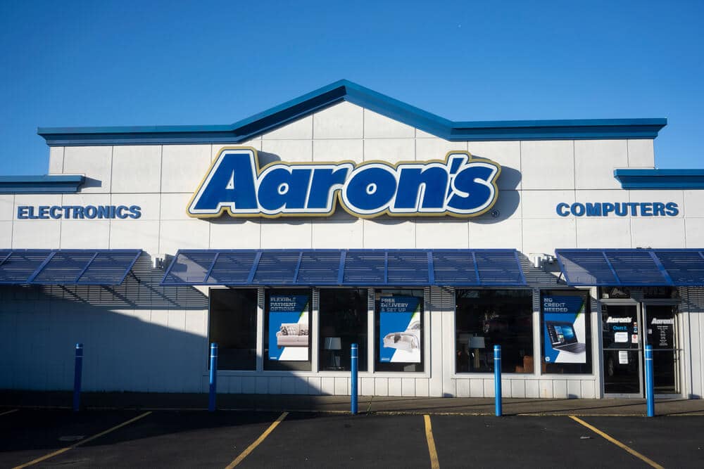 Exterior of an Aaron's store