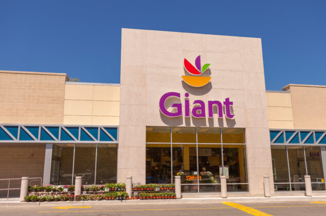 Exterior of a Giant Food store