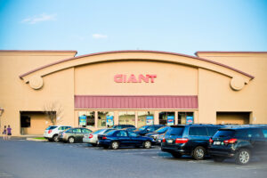 Exterior of a Giant grocery store