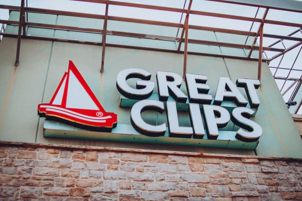 Logo sign on the outside of a Great Clips salon