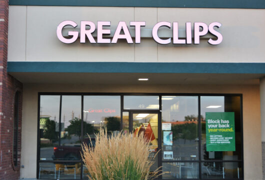Exterior of a Great Clips salon