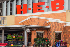 Exterior of an H-E-B store that offers cash back