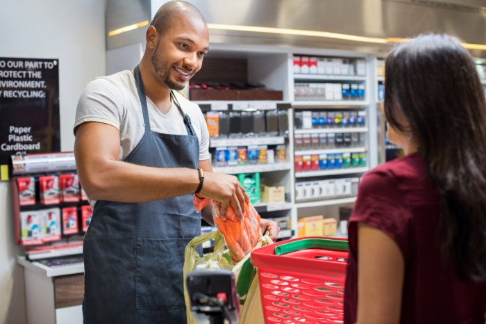 50 Retail Stores That Hire At Ages 14 15 16 17 First Quarter Finance
