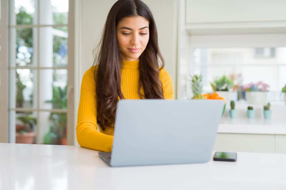 Woman applying to Grace Loan Advance online