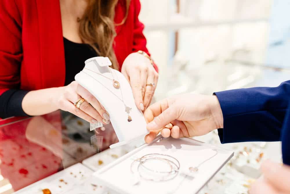 Man shopping for gifts at a jewelry store that finances bad credit