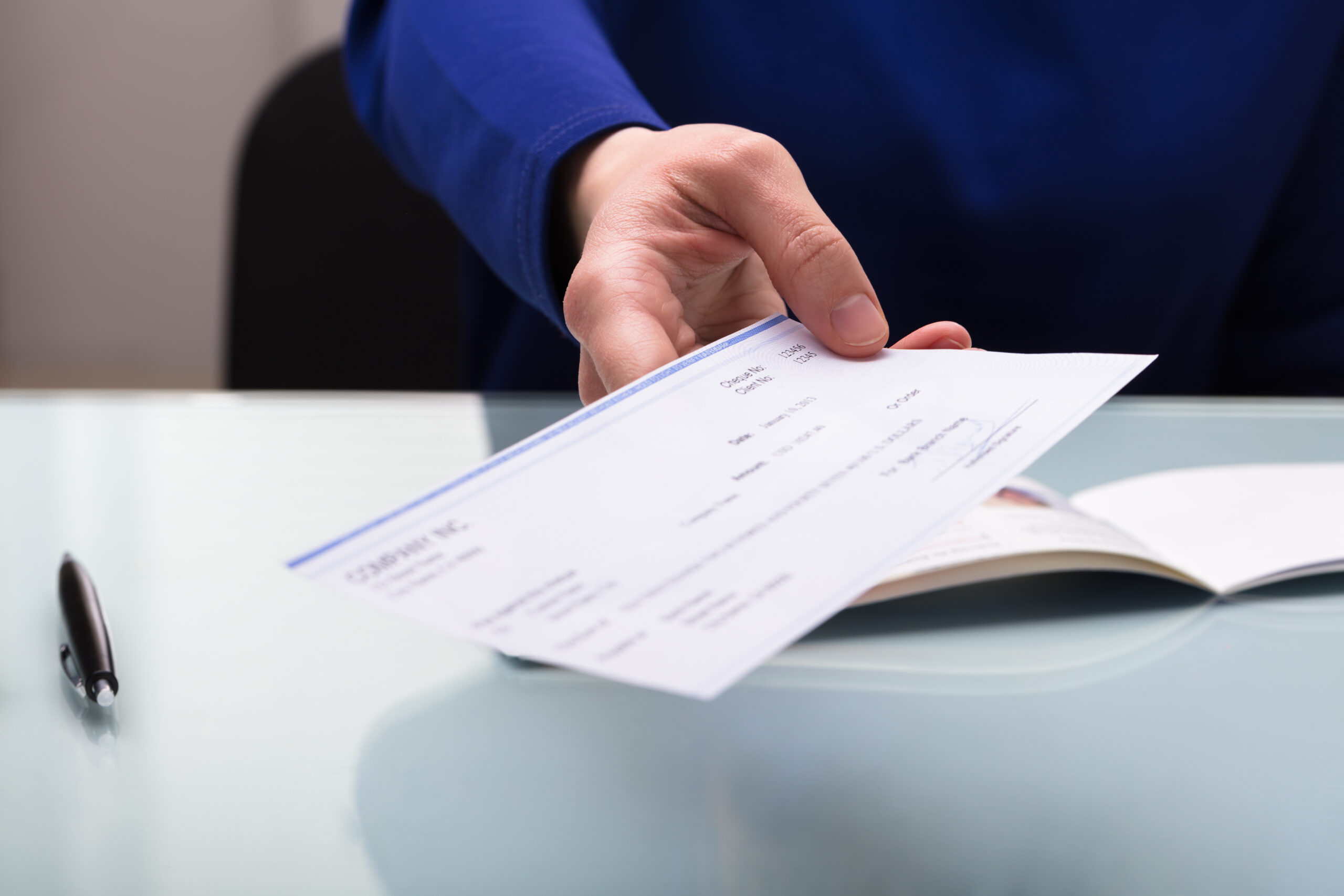 14 Stores That Give Cash Back on Personal Checks - First Quarter Finance