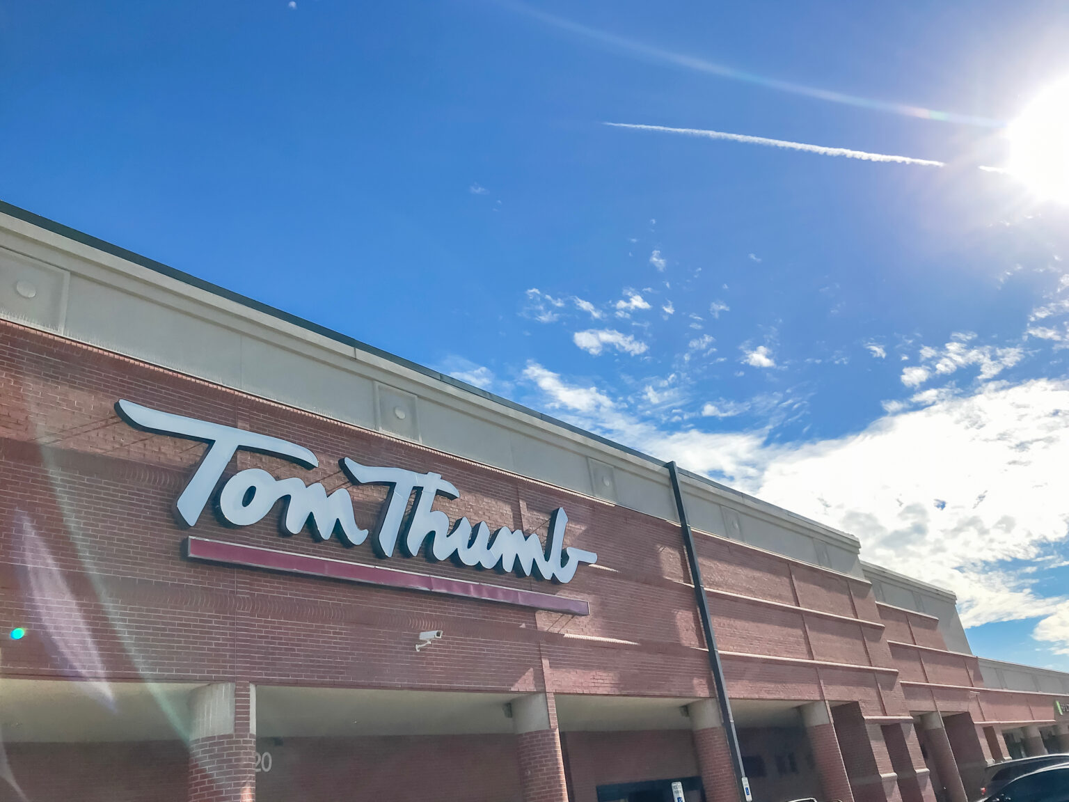 Exterior of a Tom Thumb grocery store